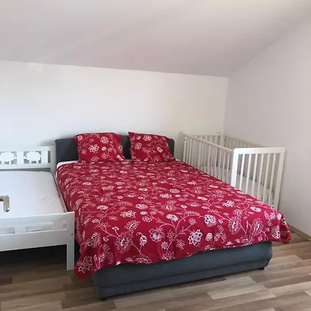 Apartament Family With Pool Close To Sea Pirovac